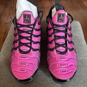 Nike Air VaporMax Plus Active Fuchsia Sneakers. Size 10